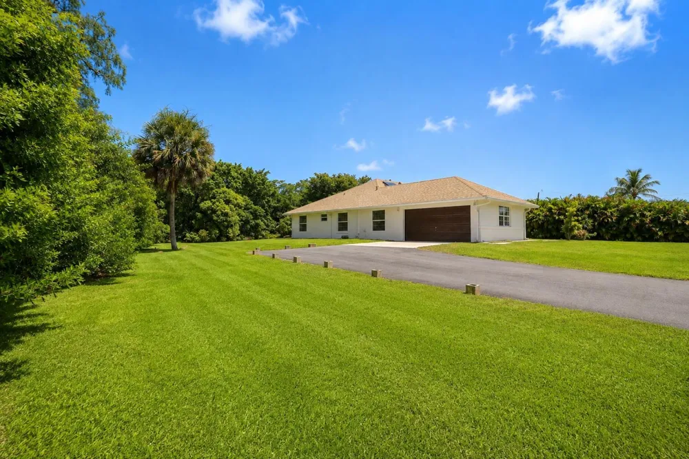 16613 61st Place Loxahatchee, FL 33470