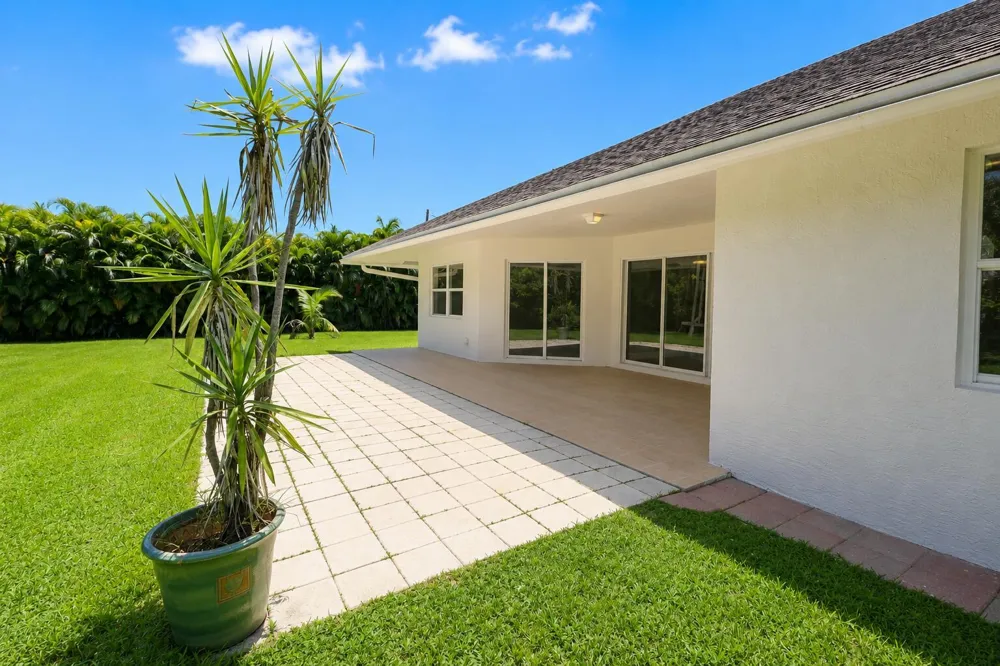 16613 61st Place Loxahatchee, FL 33470