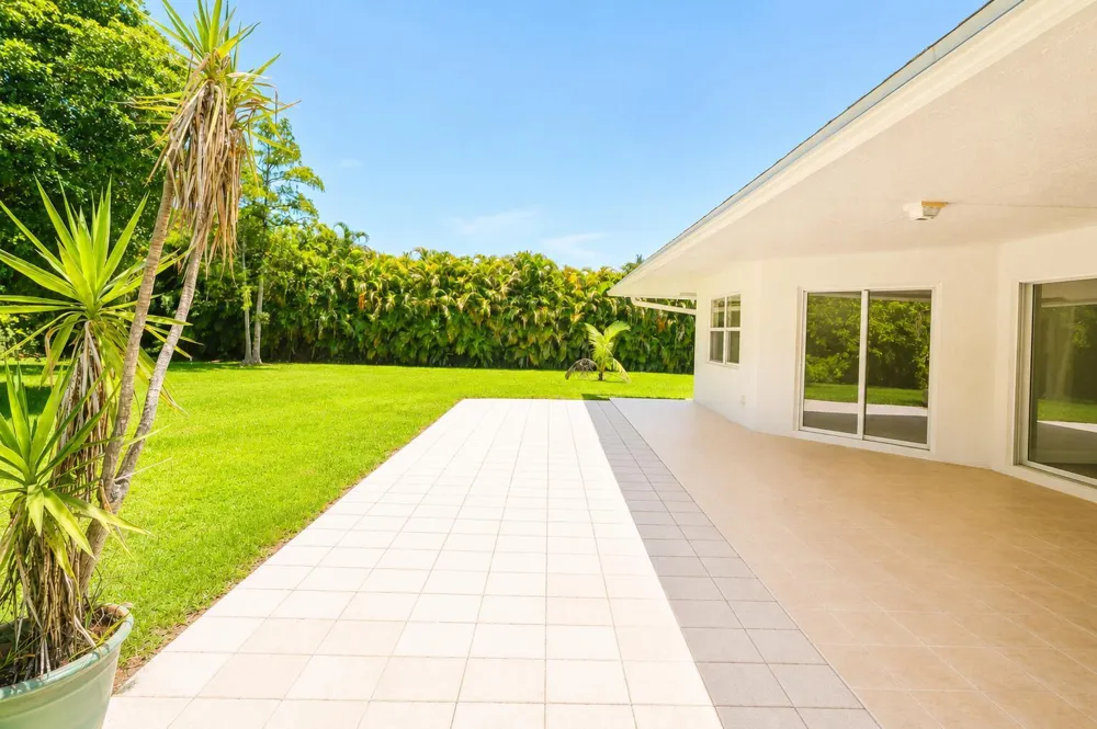 16613 61st Place Loxahatchee, FL 33470