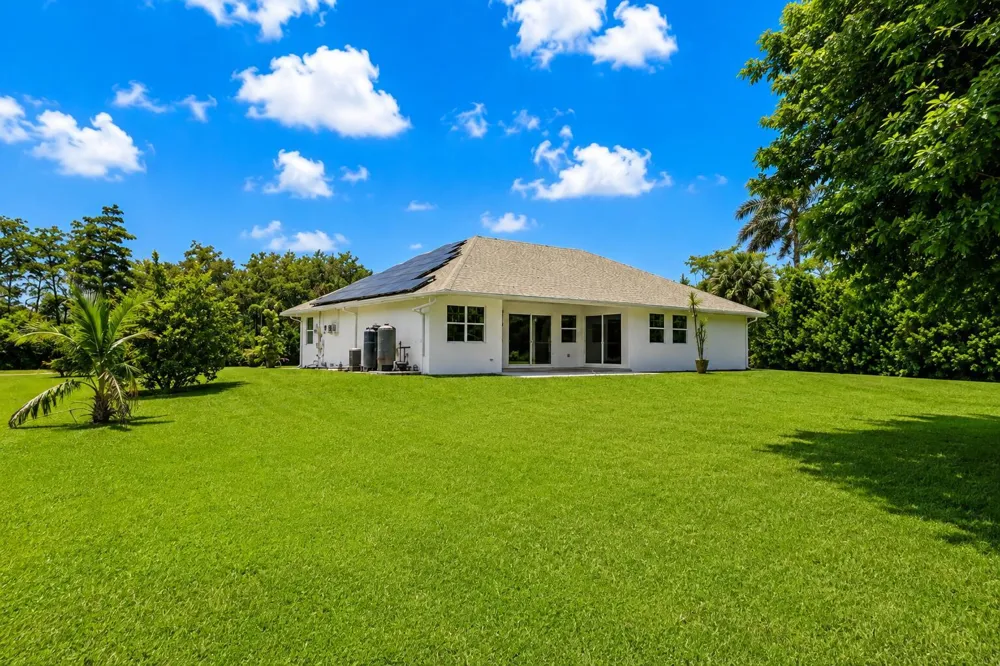 16613 61st Place Loxahatchee, FL 33470