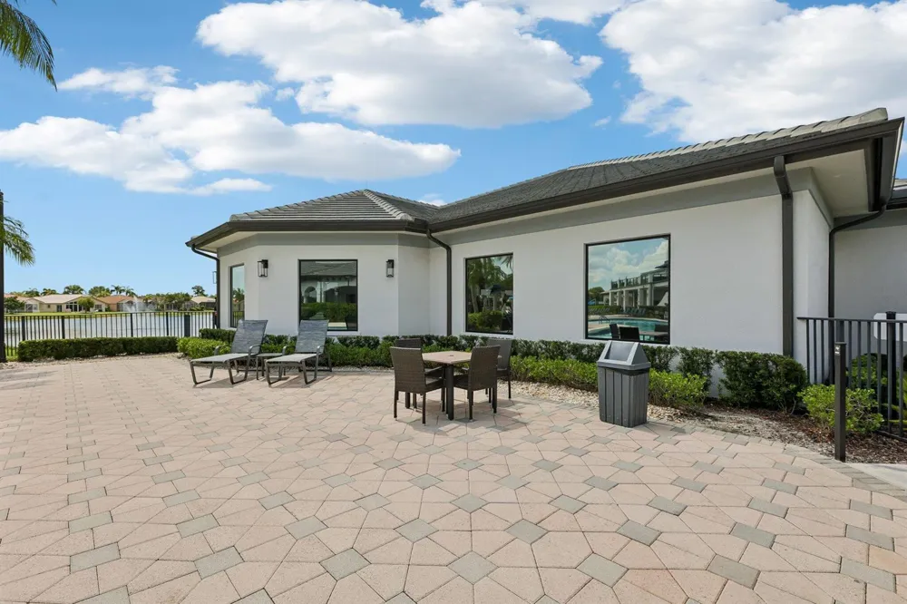 8480 LOGIA CIRCLE Boynton Beach, FL 33472