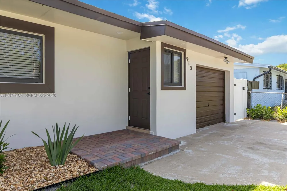 913 SW 49th Ave Plantation, FL 33317