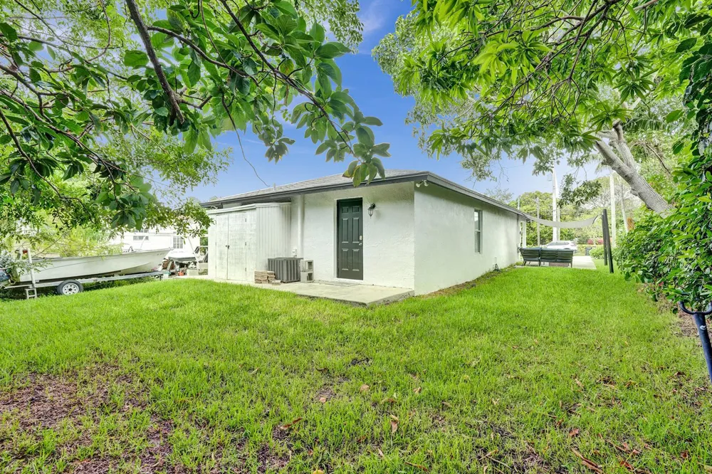 1095 MIAMI BOULEVARD Delray Beach, FL 33483