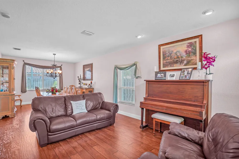 317 E Garden Cove Circle Davie, FL 33325