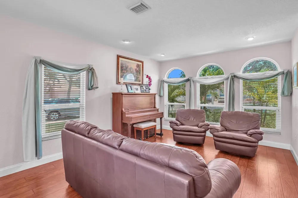 317 E Garden Cove Circle Davie, FL 33325
