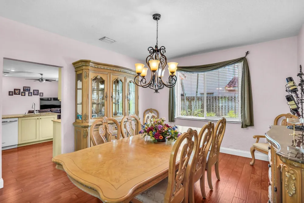 317 E Garden Cove Circle Davie, FL 33325