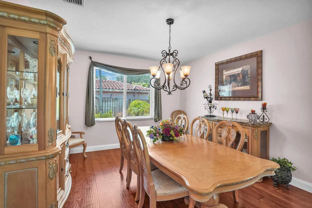 317 E Garden Cove Circle Davie, FL 33325