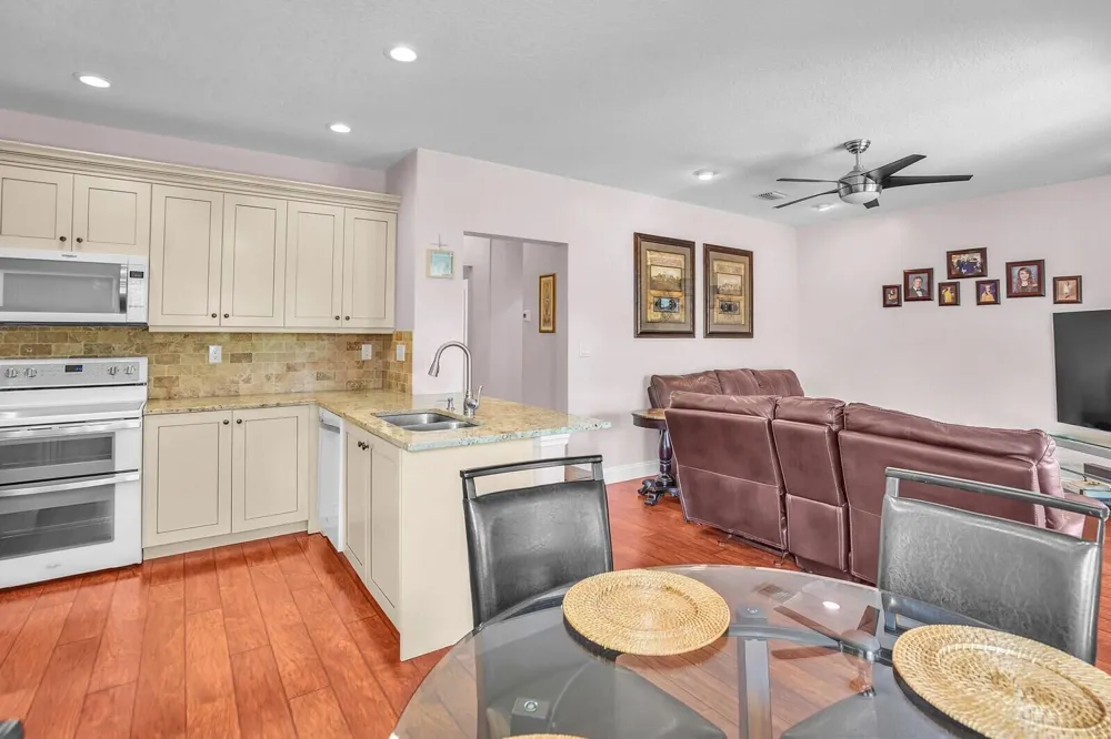 317 E Garden Cove Circle Davie, FL 33325
