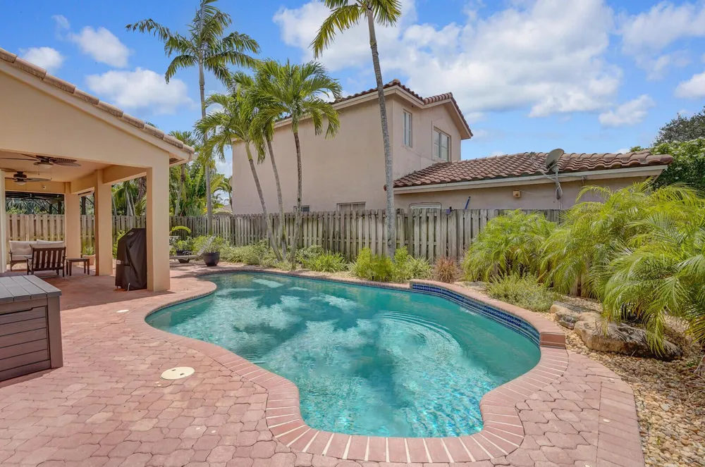 317 E Garden Cove Circle Davie, FL 33325