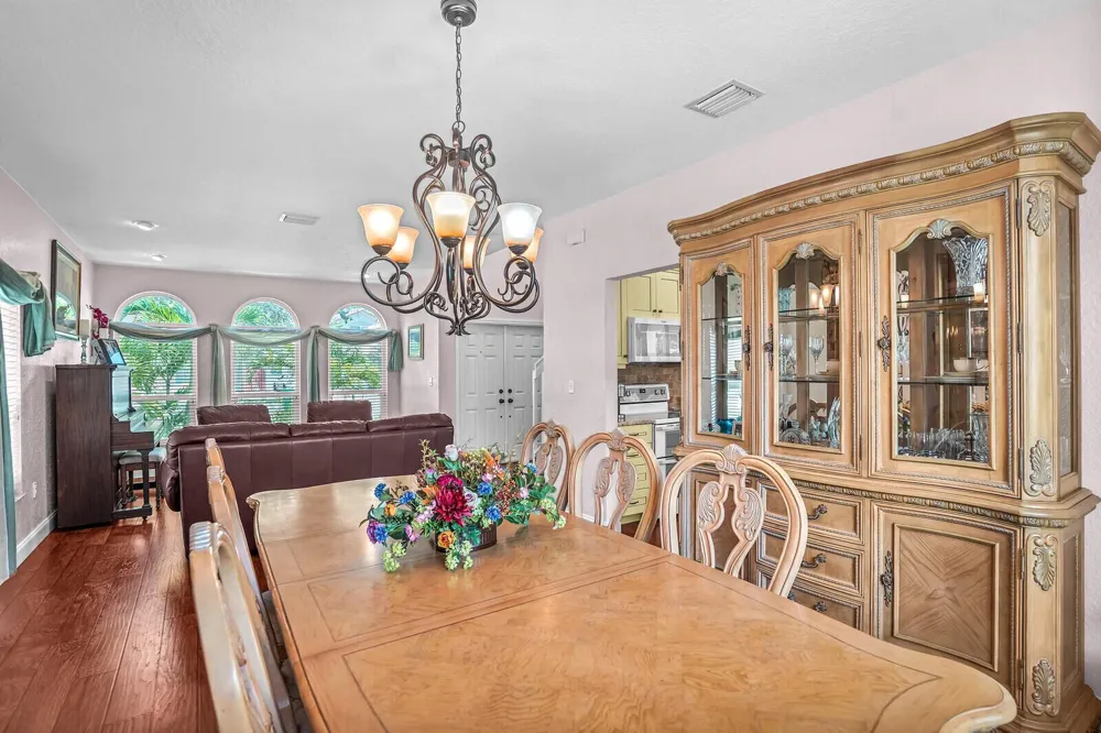 317 E Garden Cove Circle Davie, FL 33325