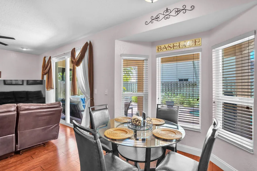 317 E Garden Cove Circle Davie, FL 33325