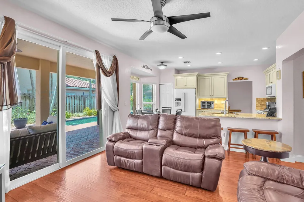 317 E Garden Cove Circle Davie, FL 33325