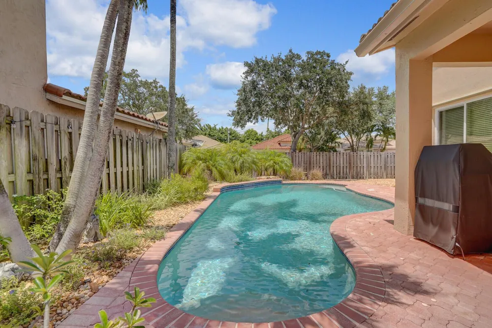 317 E Garden Cove Circle Davie, FL 33325