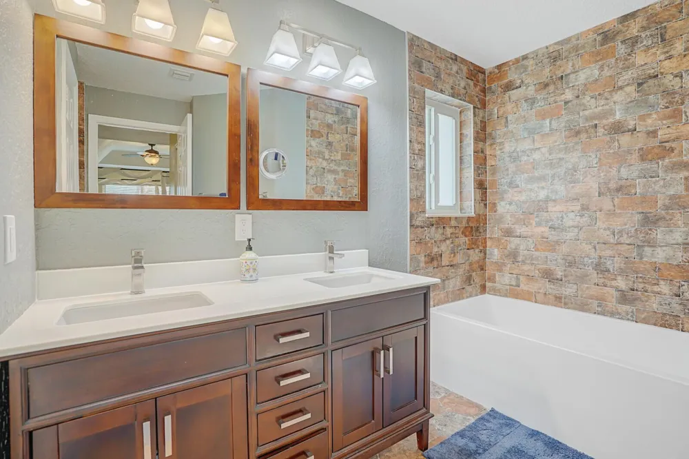 317 E Garden Cove Circle Davie, FL 33325