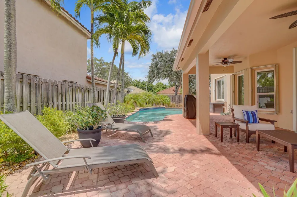 317 E Garden Cove Circle Davie, FL 33325