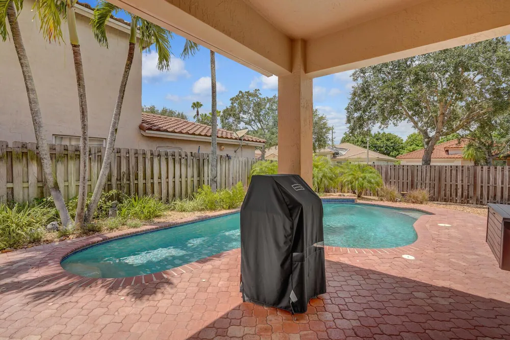 317 E Garden Cove Circle Davie, FL 33325