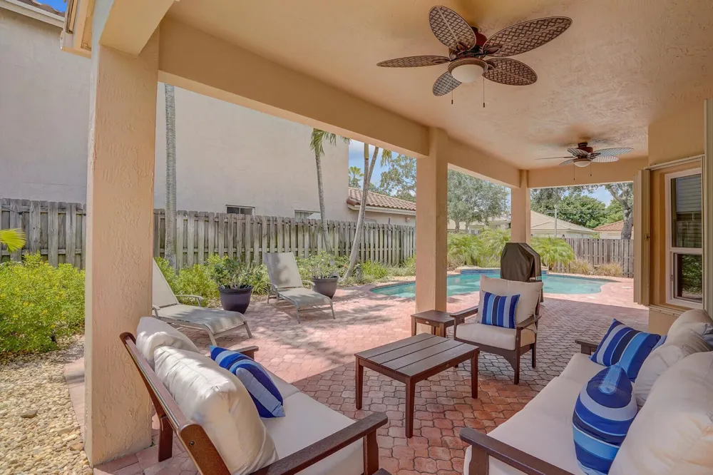 317 E Garden Cove Circle Davie, FL 33325