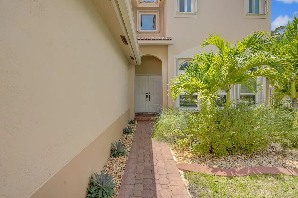 317 E Garden Cove Circle Davie, FL 33325