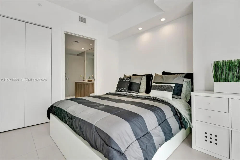 501 NE 31 #3304 Miami, FL 33131