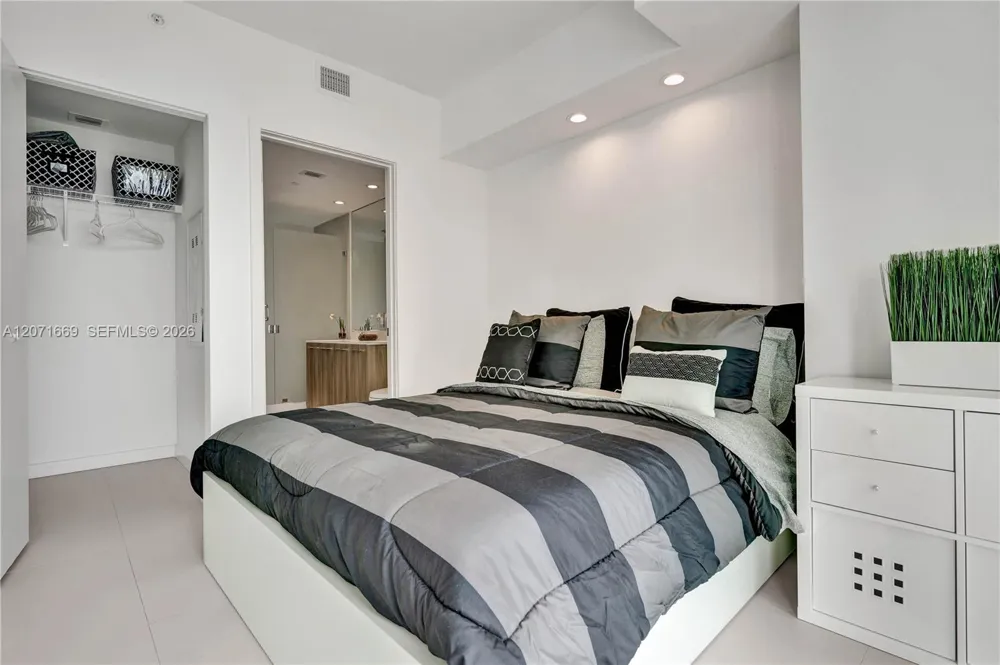 501 NE 31 #3304 Miami, FL 33131