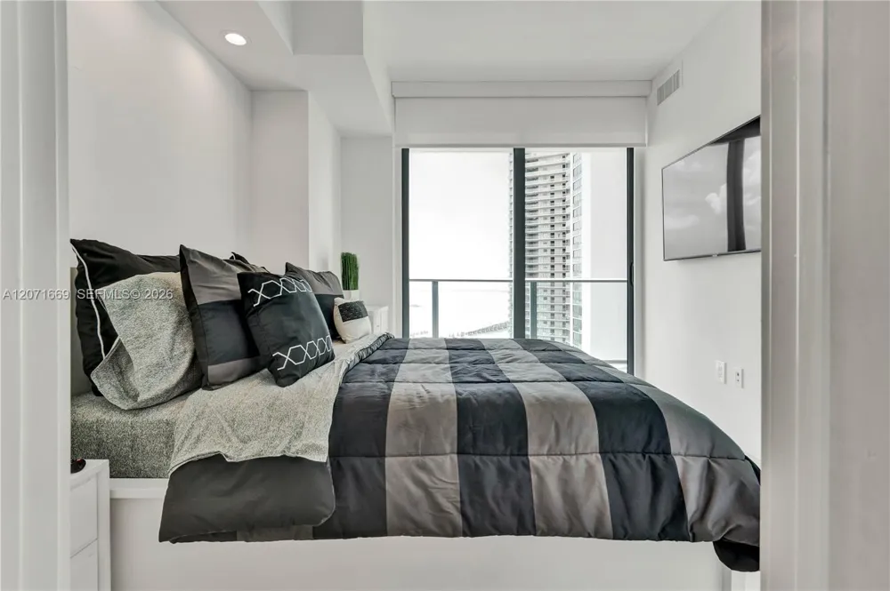 501 NE 31 #3304 Miami, FL 33131