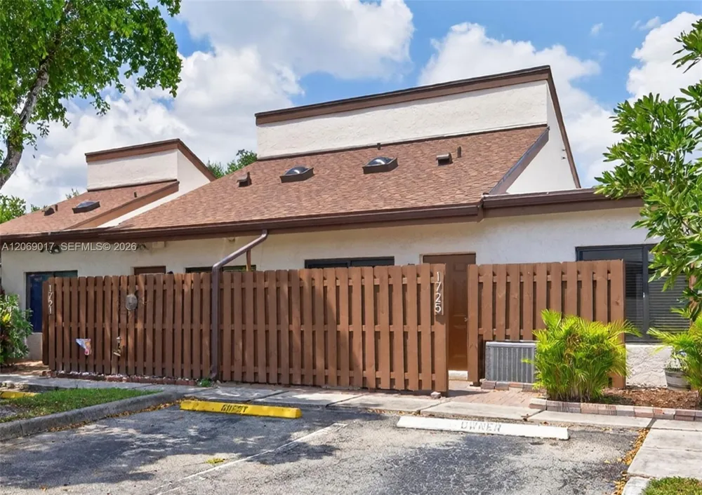 1725 NW 71st Ave Plantation, FL 33313