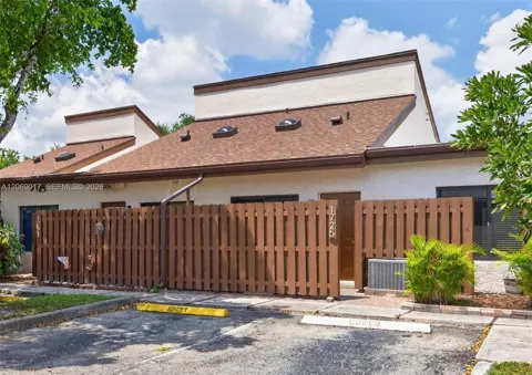 1725 NW 71st Ave