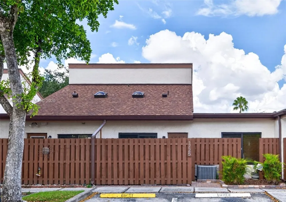 1725 NW 71st Ave Plantation, FL 33313