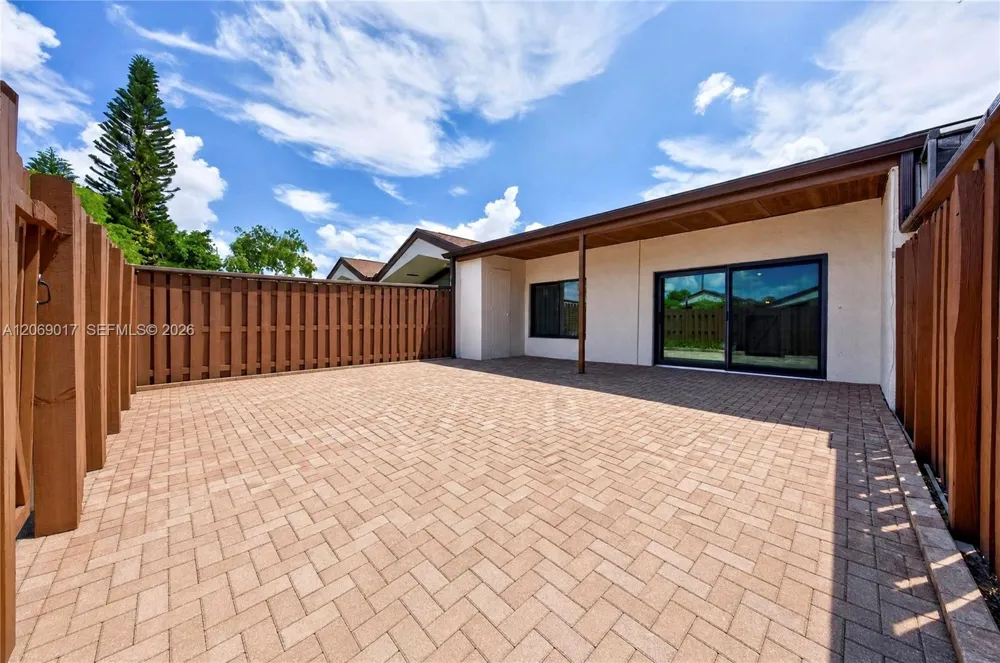1725 NW 71st Ave Plantation, FL 33313