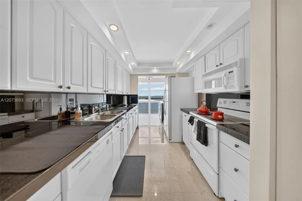 1915 Brickell Ave #C1607 Miami, FL 33129