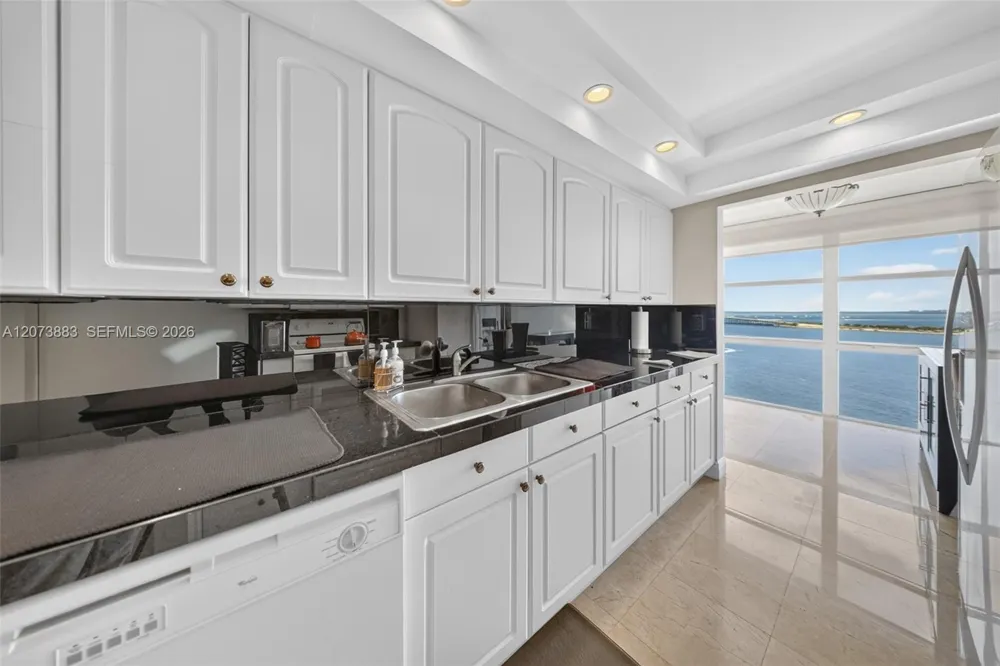 1915 Brickell Ave #C1607 Miami, FL 33129
