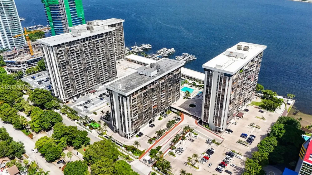 1915 Brickell Ave #C1607 Miami, FL 33129