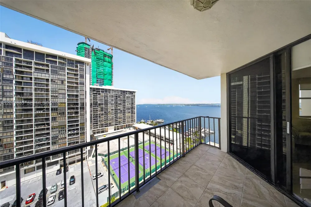 1915 Brickell Ave #C1607 Miami, FL 33129