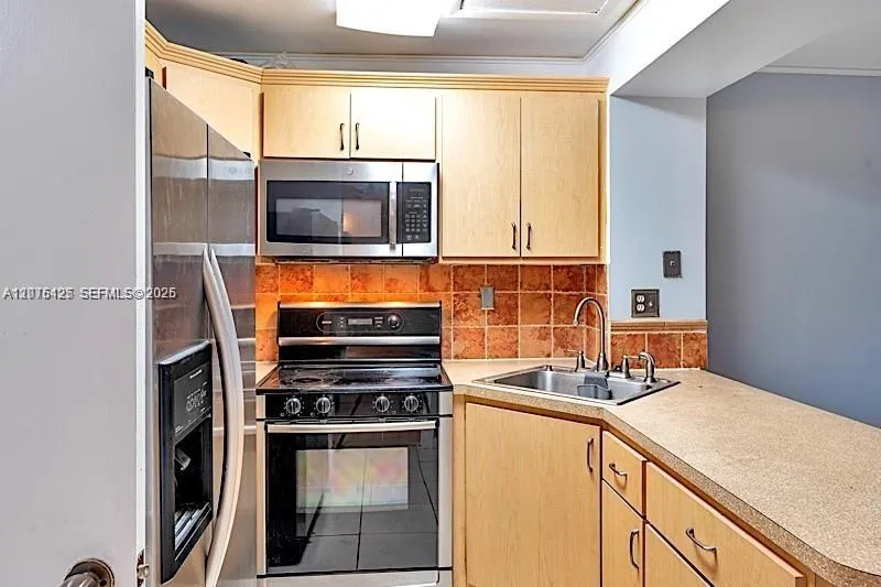 2194 W 60th St #22212 Hialeah, FL 33016