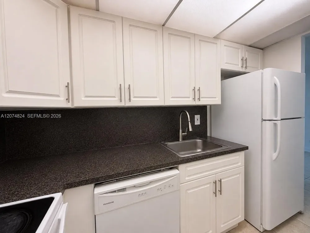 4855 NW 7th St #410-6 Miami, FL 33126