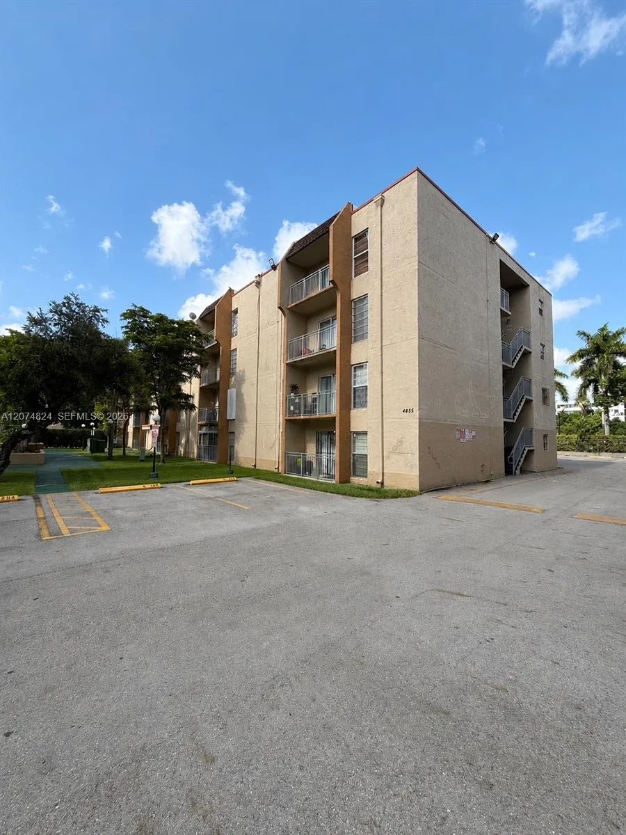 4855 NW 7th St #410-6 Miami, FL 33126