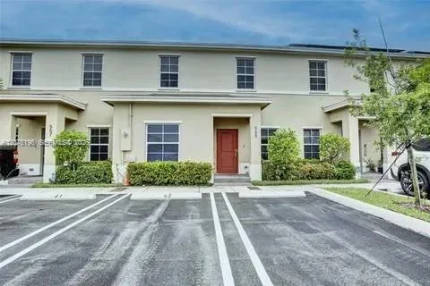 565 NE 5th Pl