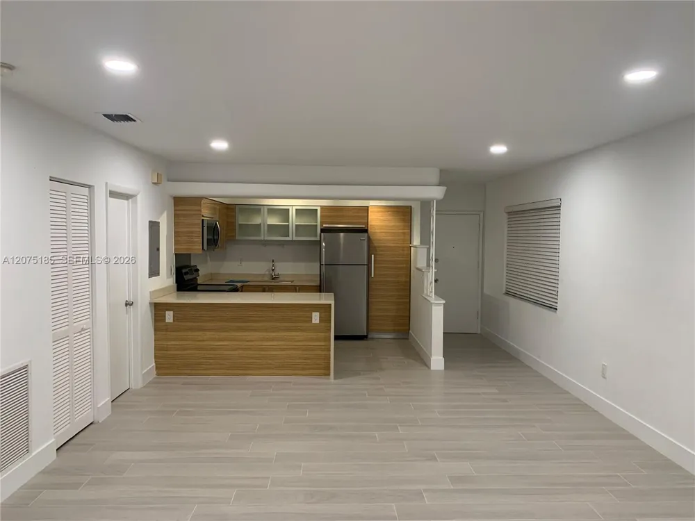 315 MAJORCA AV #3 Coral Gables, FL 33134