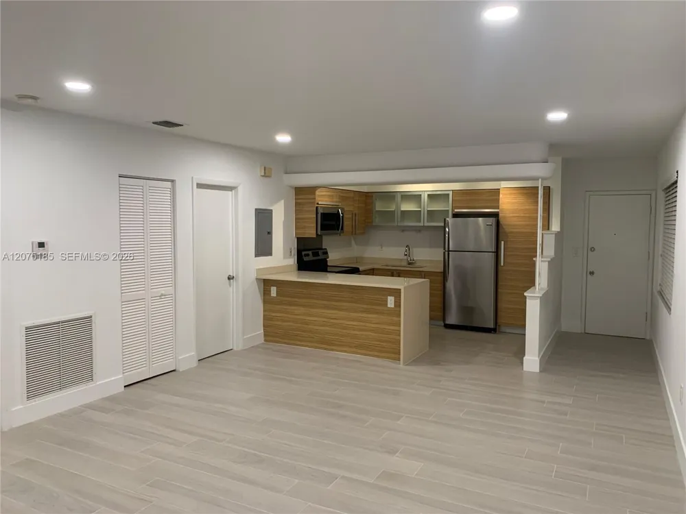 315 MAJORCA AV #3 Coral Gables, FL 33134