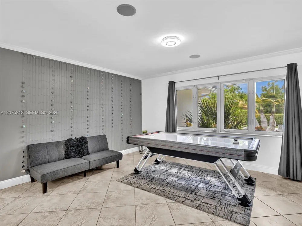 413 Tamarind Dr Hallandale Beach, FL 33009