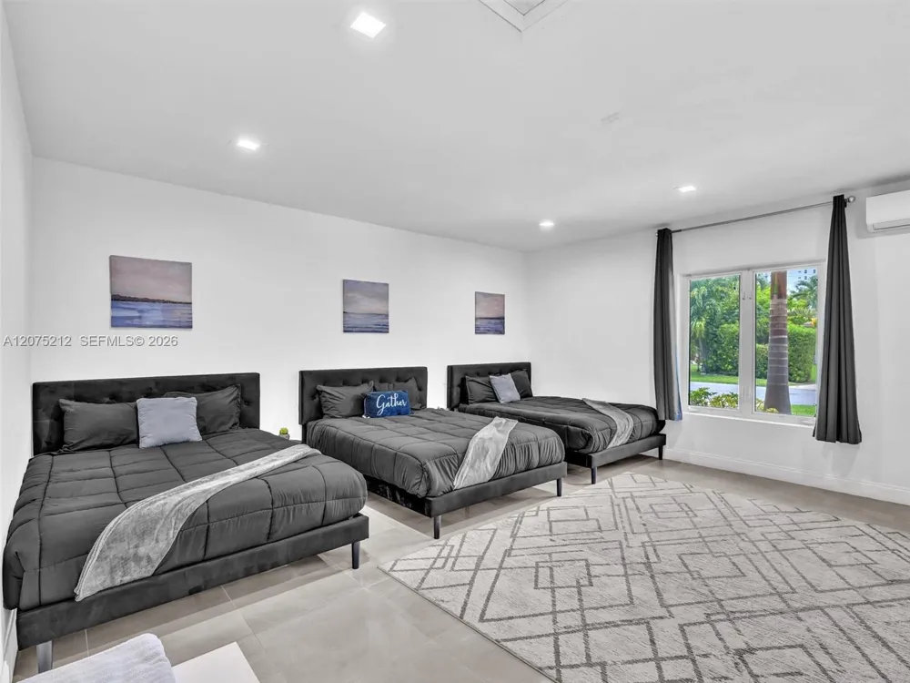 413 Tamarind Dr Hallandale Beach, FL 33009