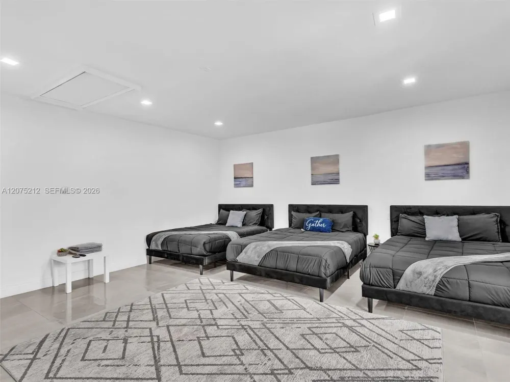 413 Tamarind Dr Hallandale Beach, FL 33009
