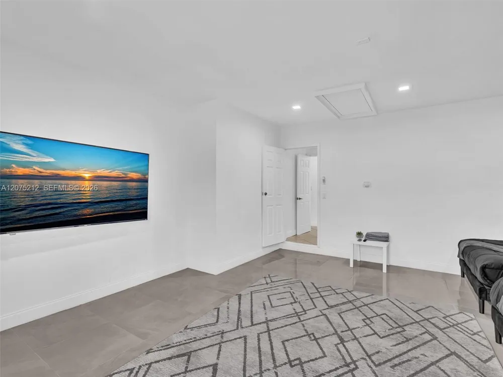413 Tamarind Dr Hallandale Beach, FL 33009