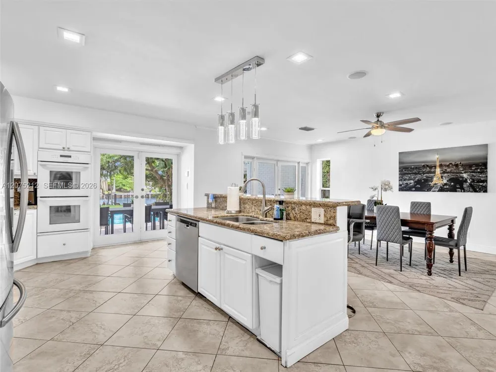 413 Tamarind Dr Hallandale Beach, FL 33009
