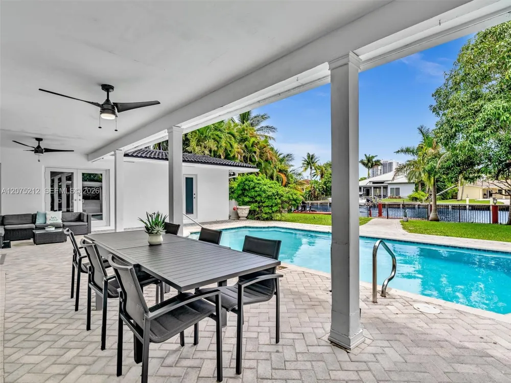 413 Tamarind Dr Hallandale Beach, FL 33009