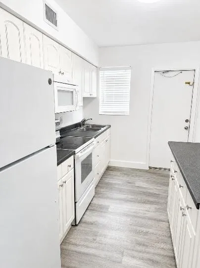 2837 NE 30TH STREET #3