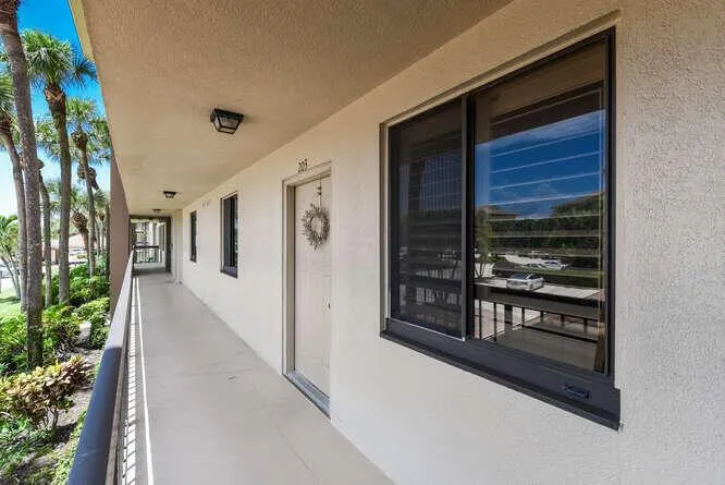 2301 Marina Isle Way #203 Jupiter, FL 33477