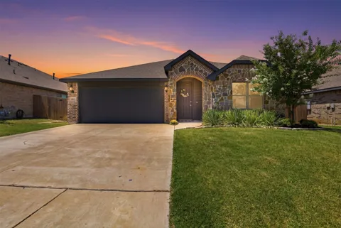 1032 Fairfax Drive