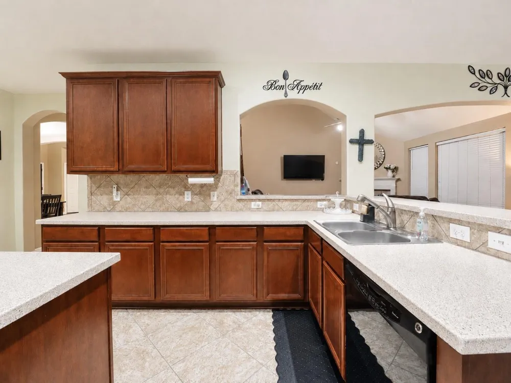 1752 Silver Bend Drive Dickinson, TX 77539