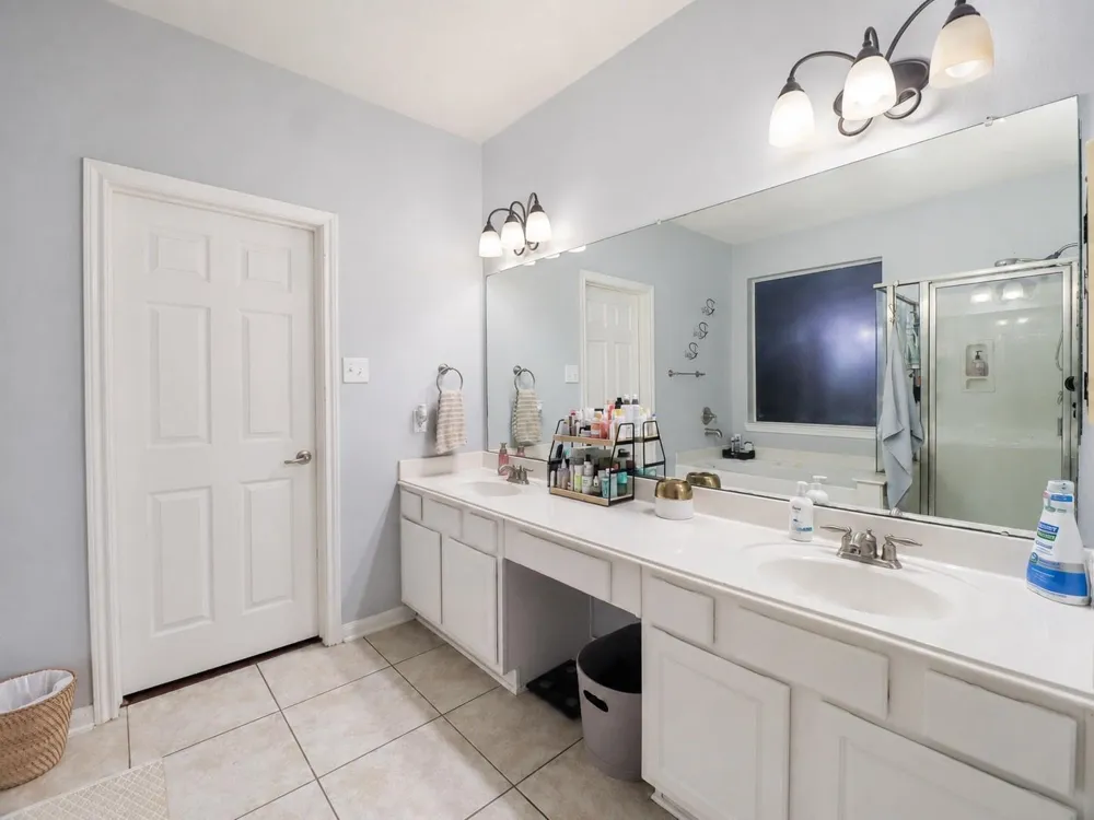 1752 Silver Bend Drive Dickinson, TX 77539